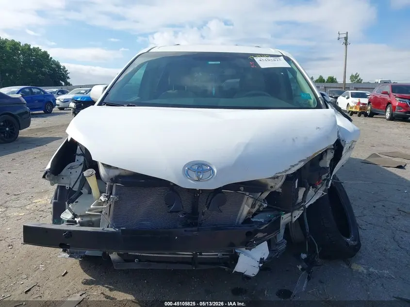 2011 TOYOTA SIENNA LE V6