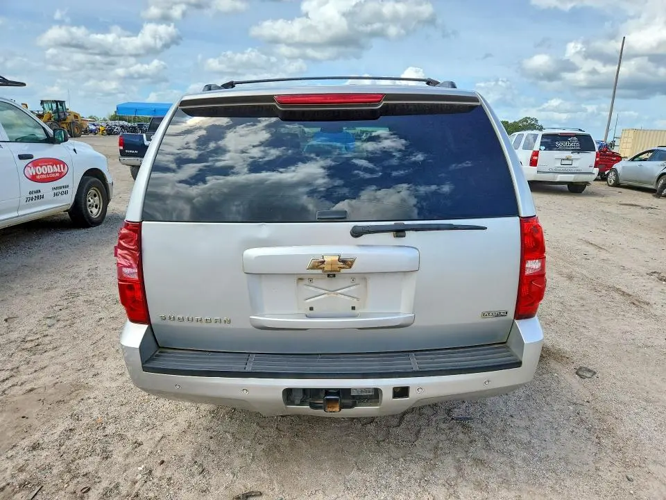 2011 CHEVROLET SUBURBAN C1500 LT  