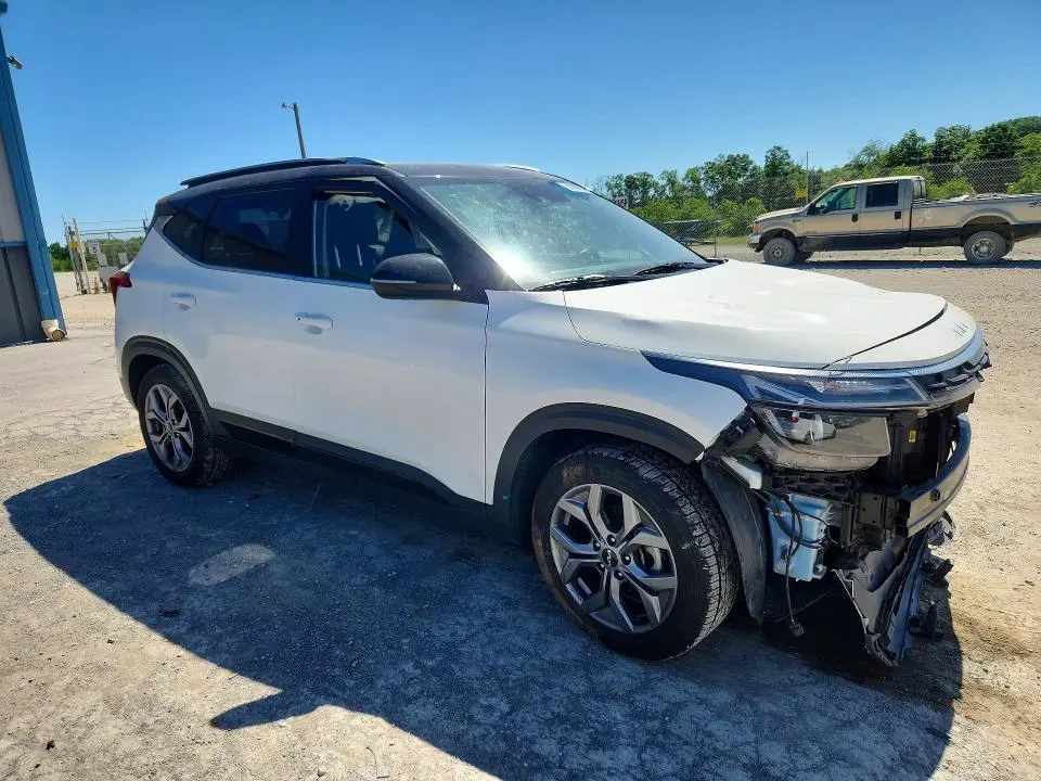 2024 KIA SELTOS S  
