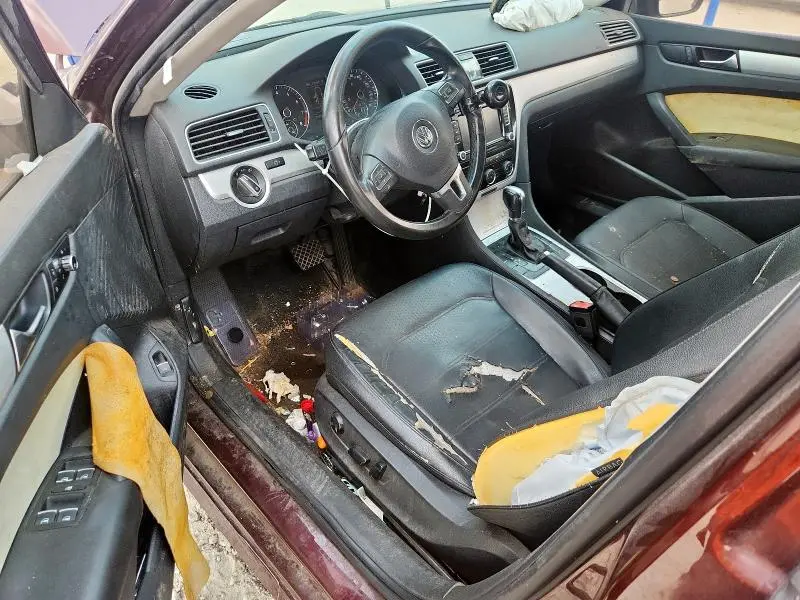 2013 VOLKSWAGEN PASSAT SE  