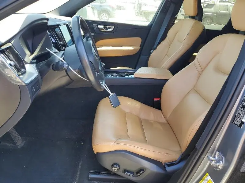 2018 VOLVO XC60 T5  