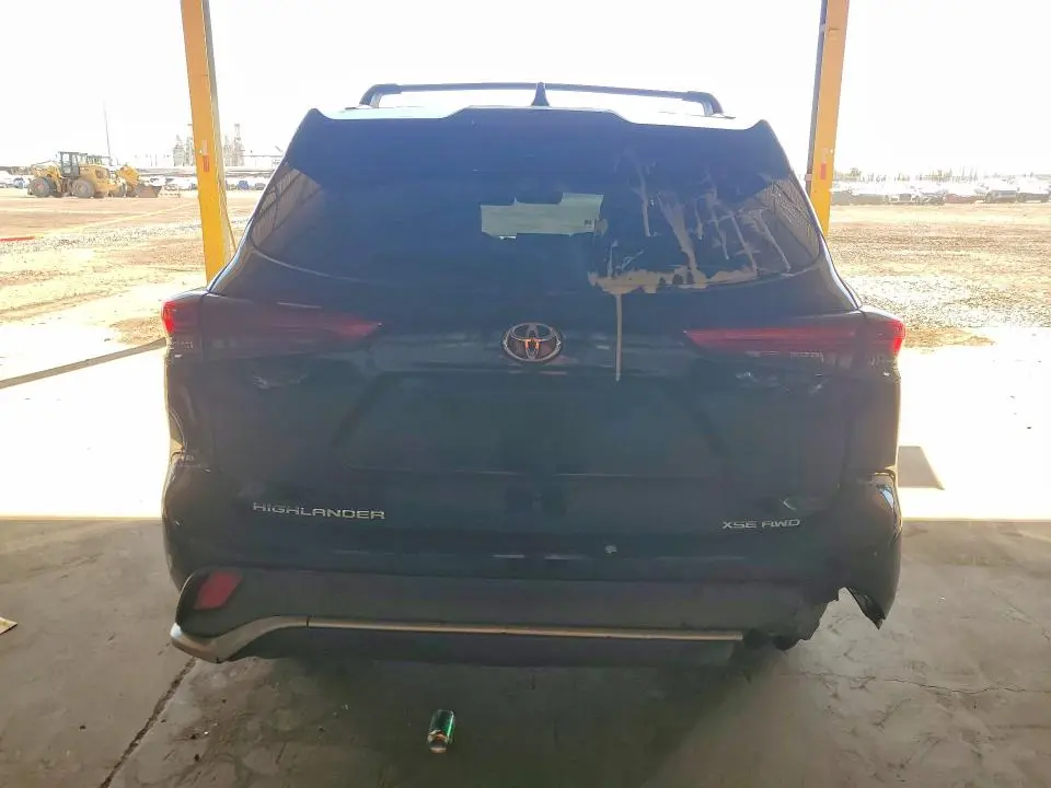 2021 TOYOTA HIGHLANDER XSE  