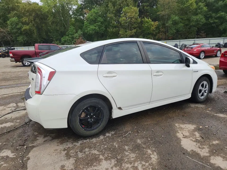 2015 TOYOTA PRIUS FOUR  