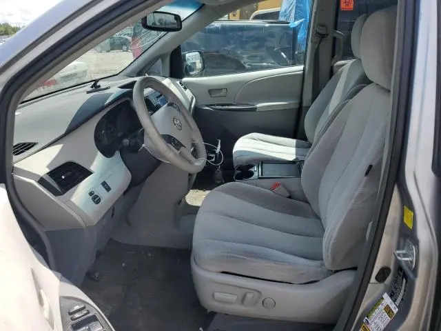 2011 TOYOTA SIENNA LE