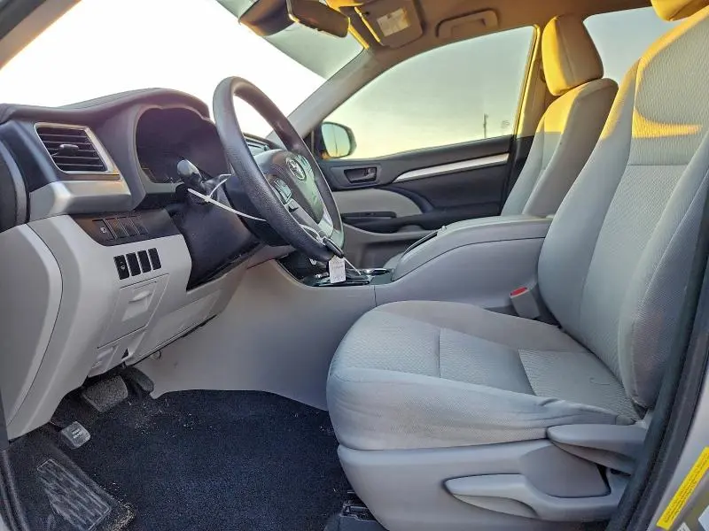 2017 TOYOTA HIGHLANDER LE  