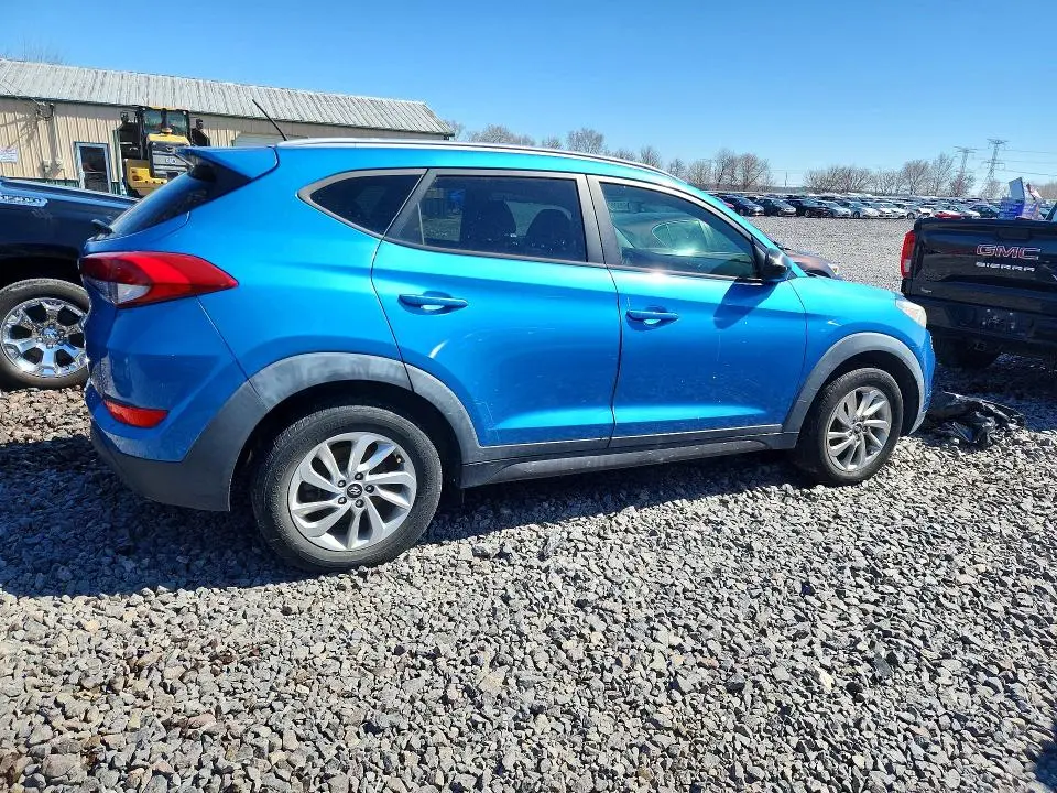 2016 HYUNDAI TUCSON SE  