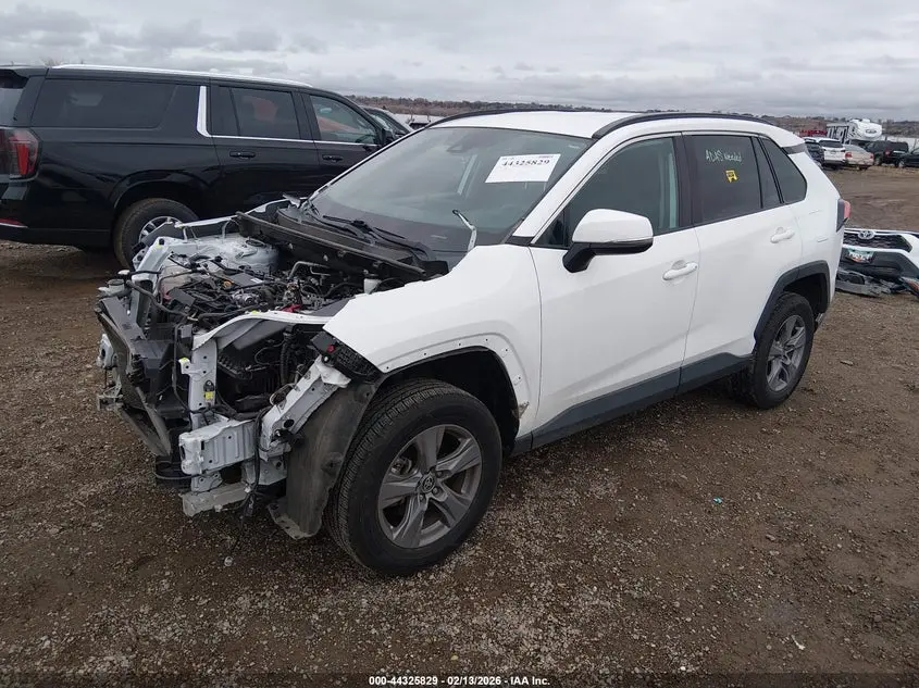 2022 TOYOTA RAV4 XLE