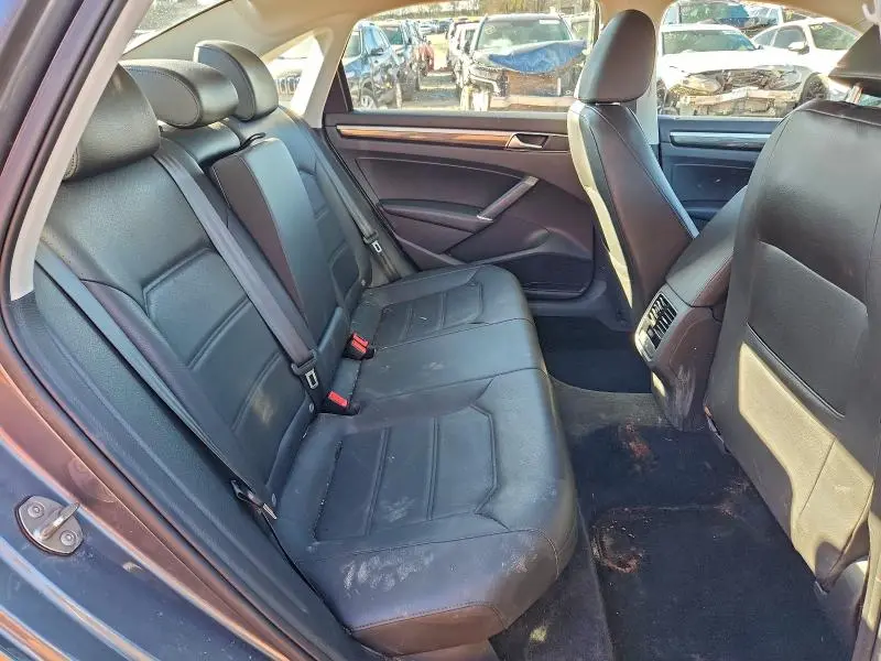 2018 VOLKSWAGEN PASSAT SE  