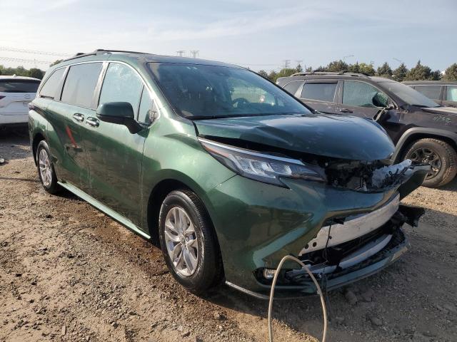 2022 TOYOTA SIENNA XLE