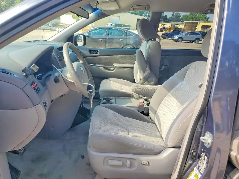 2010 TOYOTA SIENNA LE 8-PASSENGER  