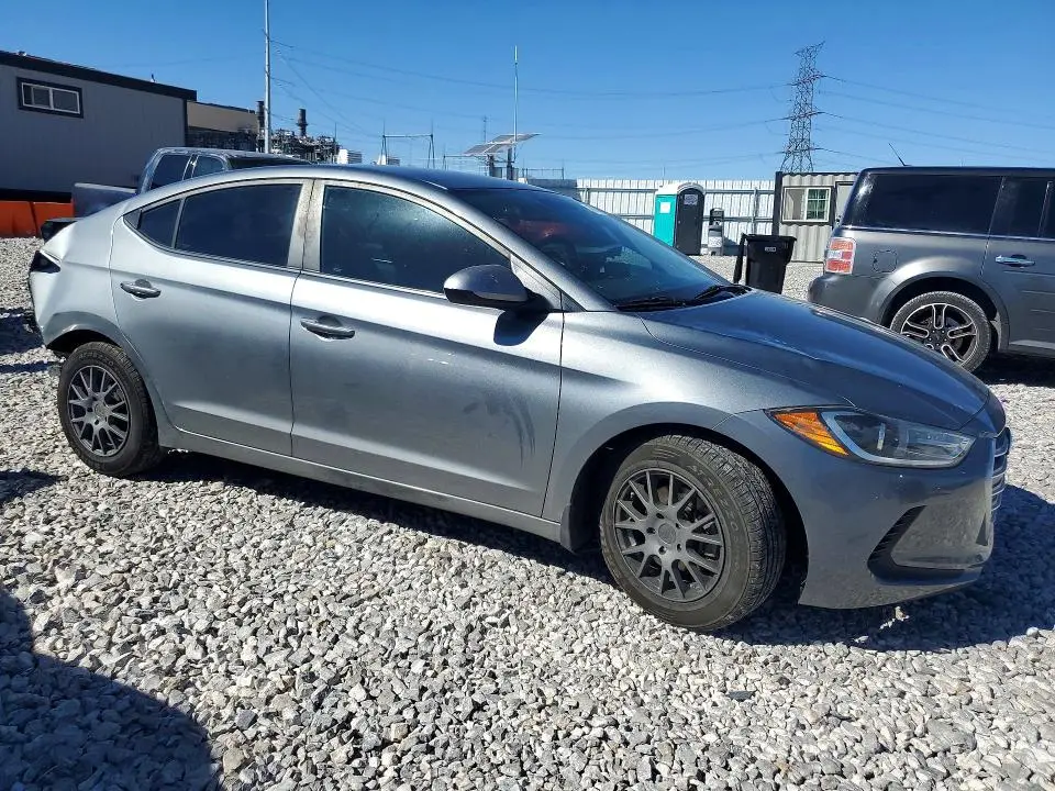 2018 HYUNDAI ELANTRA SE  