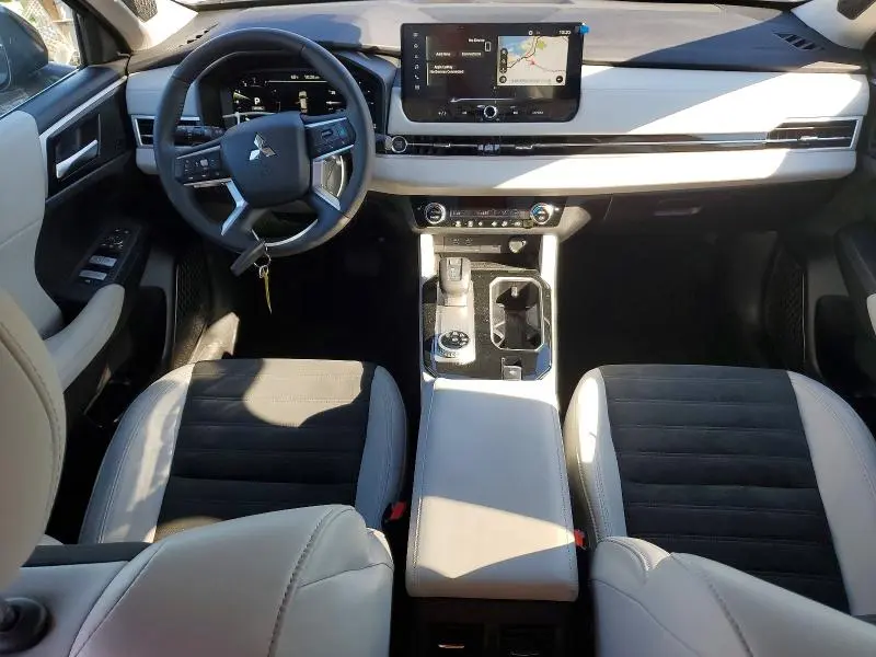 2025 MITSUBISHI OUTLANDER SE  