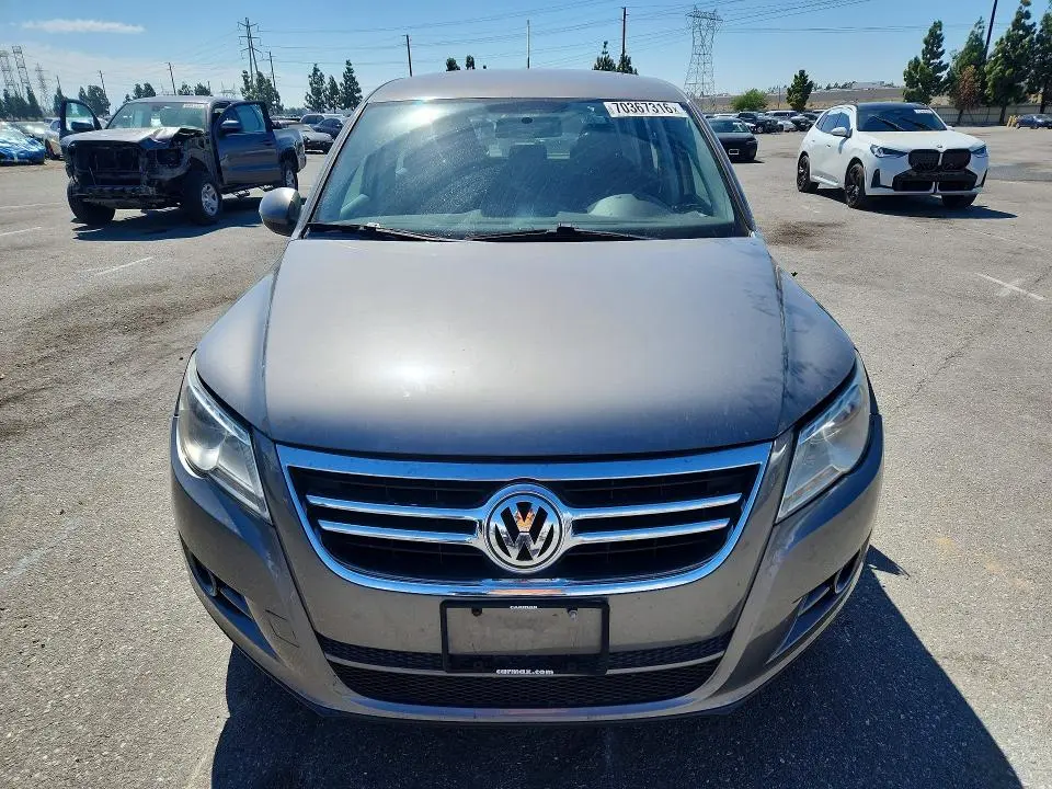 2011 VOLKSWAGEN TIGUAN S  