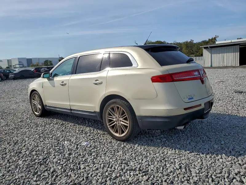 2014 LINCOLN MKT   