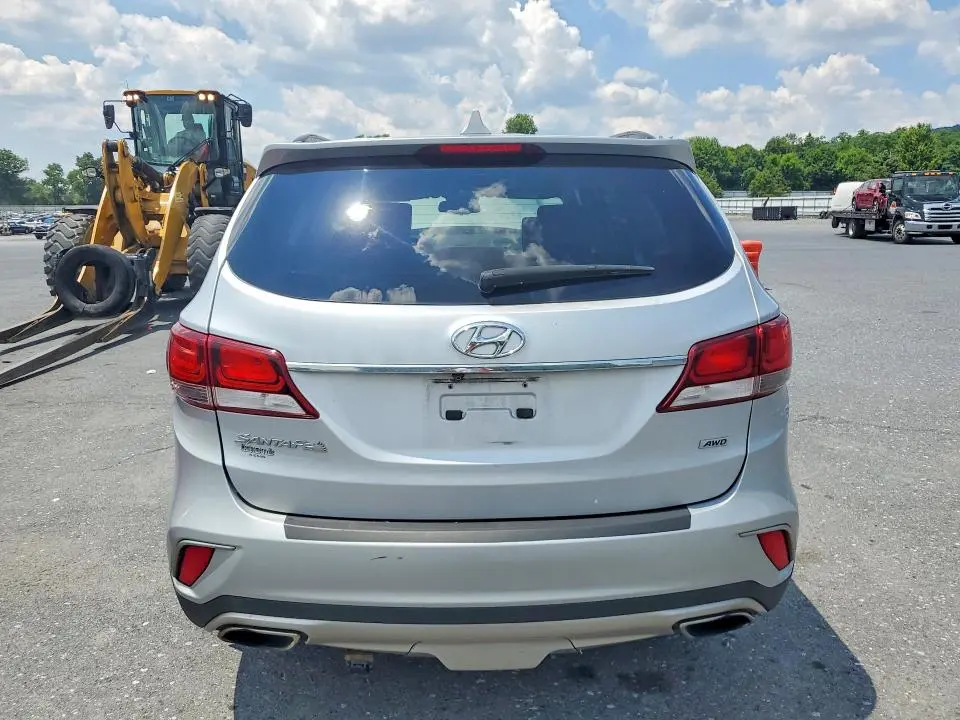 2017 HYUNDAI SANTA FE SE  