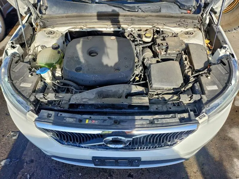 2020 VOLVO XC40 T5 MOMENTUM  