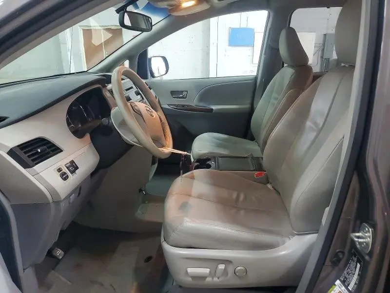 2013 TOYOTA SIENNA XLE 8-PASSENGER  