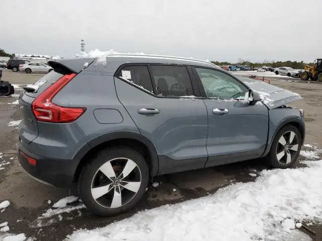 2020 VOLVO XC40 T5 MOMENTUM  