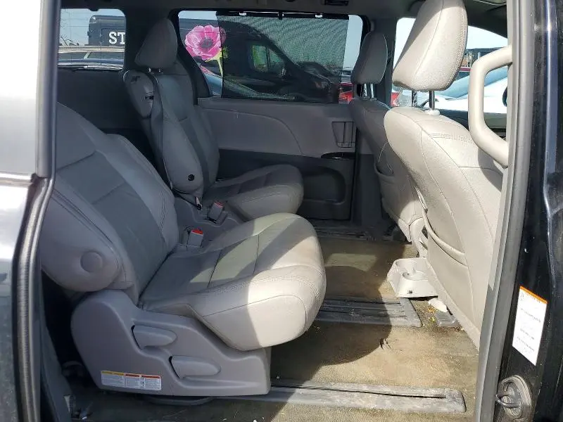 2016 TOYOTA SIENNA XLE 8-PASSENGER  