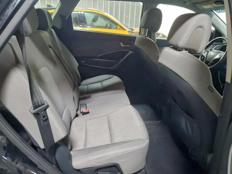 2018 HYUNDAI SANTA FE SE  