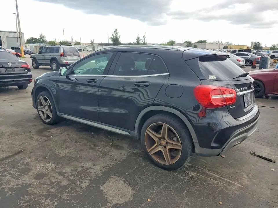 2015 MERCEDES-BENZ GLA 250  