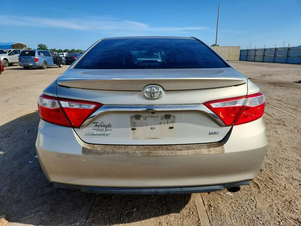 2017 TOYOTA CAMRY SE  