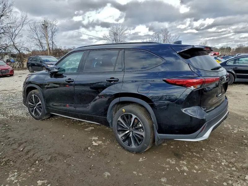 2022 TOYOTA HIGHLANDER XSE  