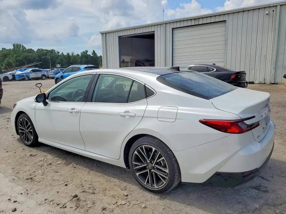 2025 TOYOTA CAMRY XLE  