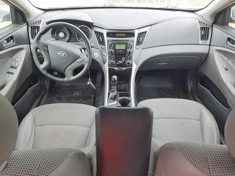 2011 HYUNDAI SONATA SE  