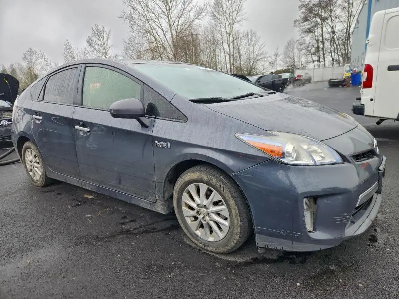 2014 TOYOTA PRIUS PLUG-IN   