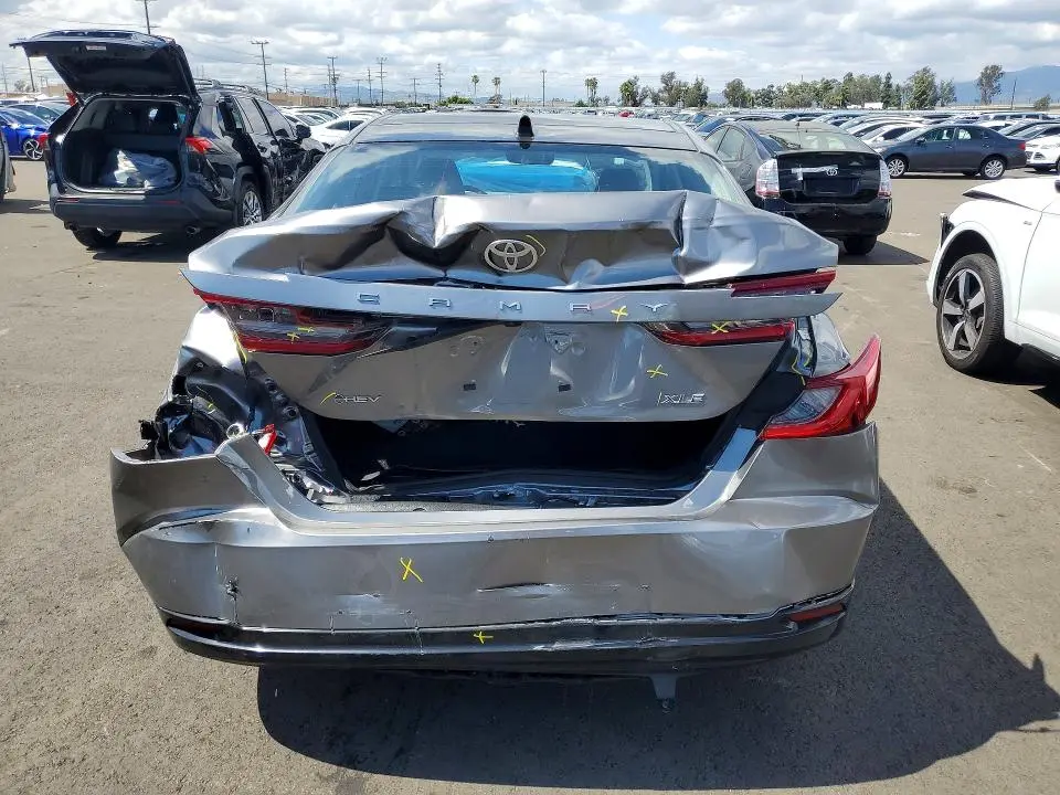 2025 TOYOTA CAMRY XLE  