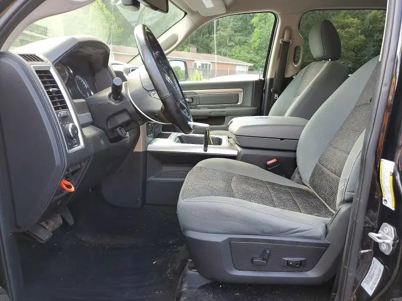 2017 RAM 1500 SLT  