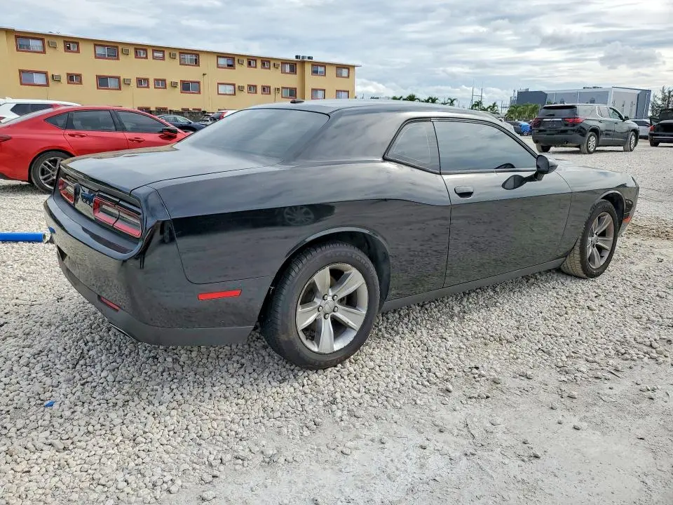 2017 DODGE CHALLENGER SXT  