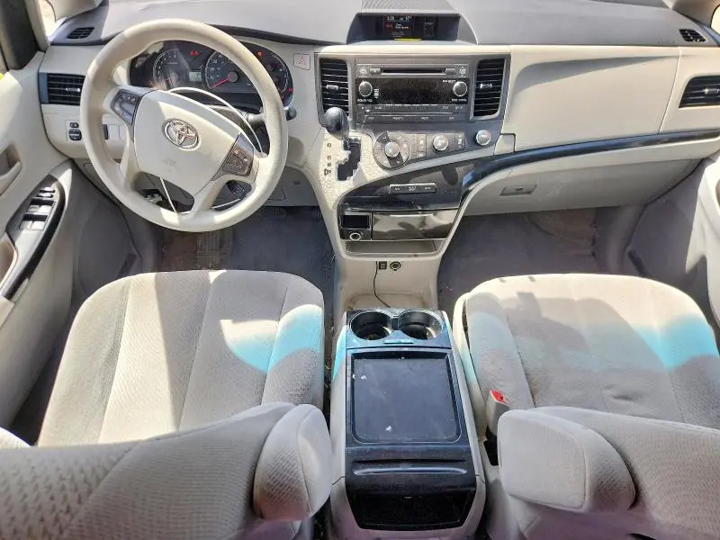 2011 TOYOTA SIENNA LE  