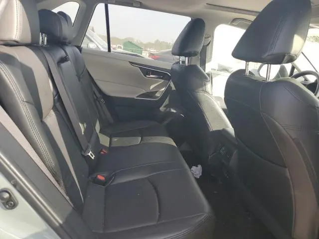 2019 TOYOTA RAV4 XLE  