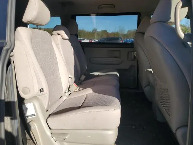 2017 KIA SEDONA LX  