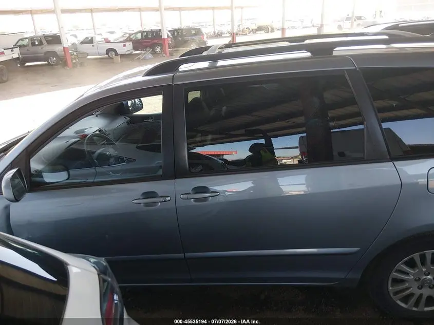 2010 TOYOTA SIENNA XLE