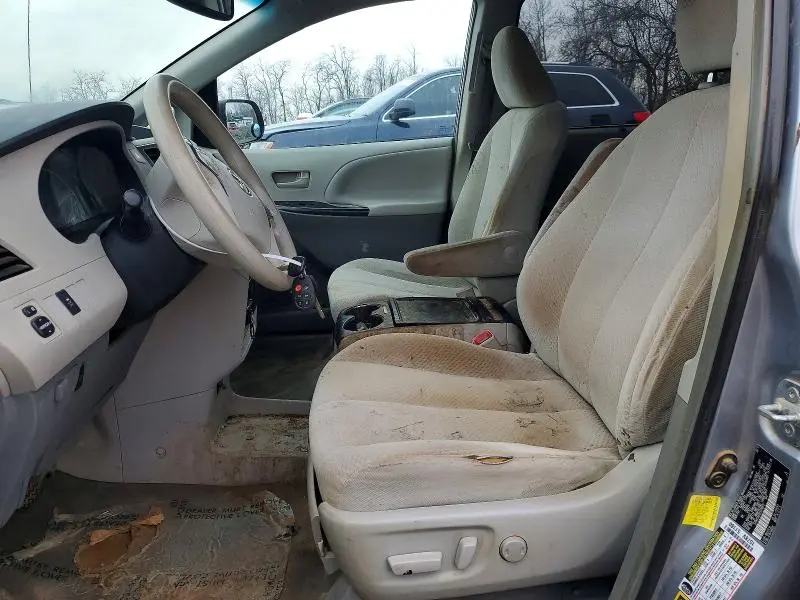 2012 TOYOTA SIENNA LE 8-PASSENGER  