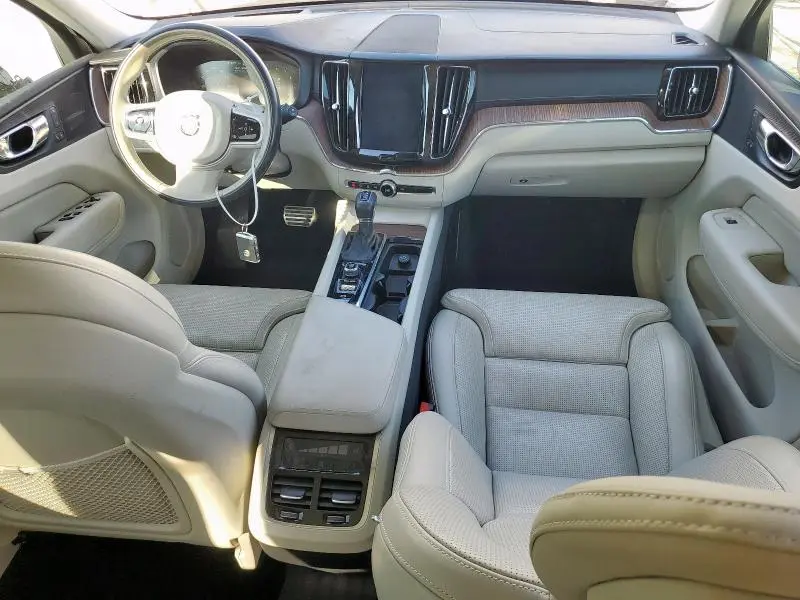 2018 VOLVO XC60 T6  