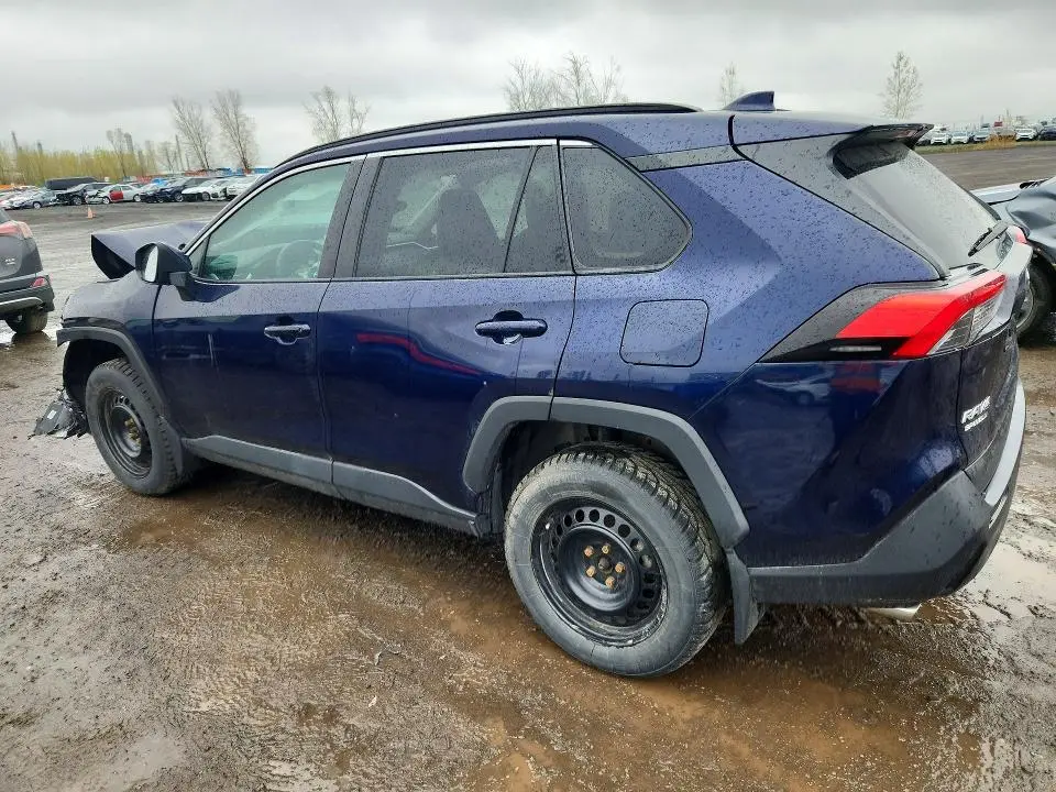 2021 TOYOTA RAV4 XLE  