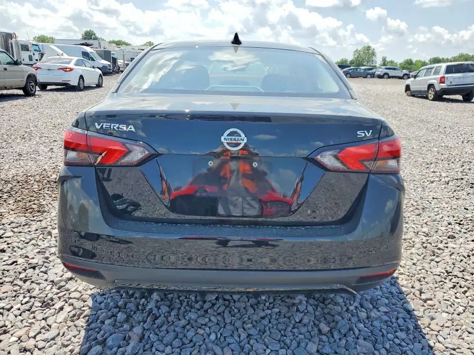 2022 NISSAN VERSA SV  