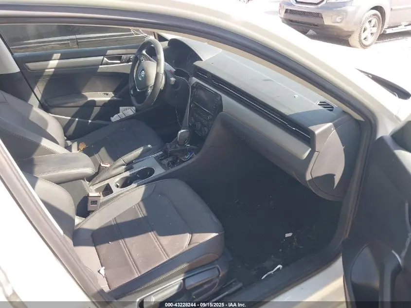 2022 VOLKSWAGEN PASSAT 2.0T SE