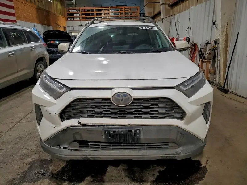 2022 TOYOTA RAV4 XLE  