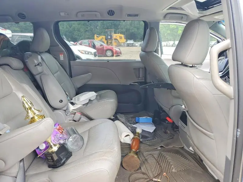 2017 TOYOTA SIENNA XLE 8-PASSENGER  