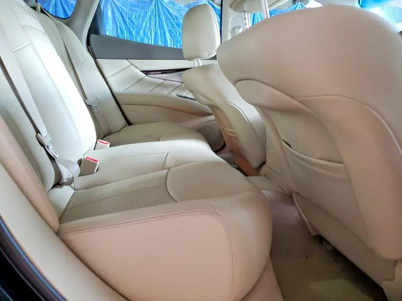 2015 INFINITI Q70 3.7  