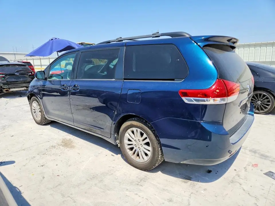 2011 TOYOTA SIENNA XLE 8-PASSENGER  