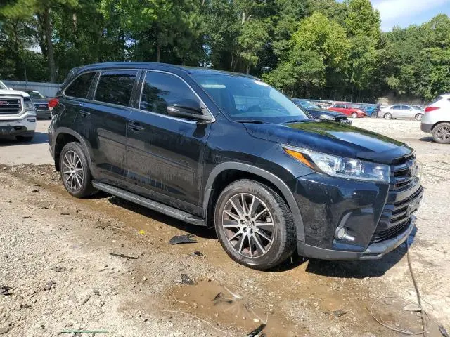 2017 TOYOTA HIGHLANDER SE  
