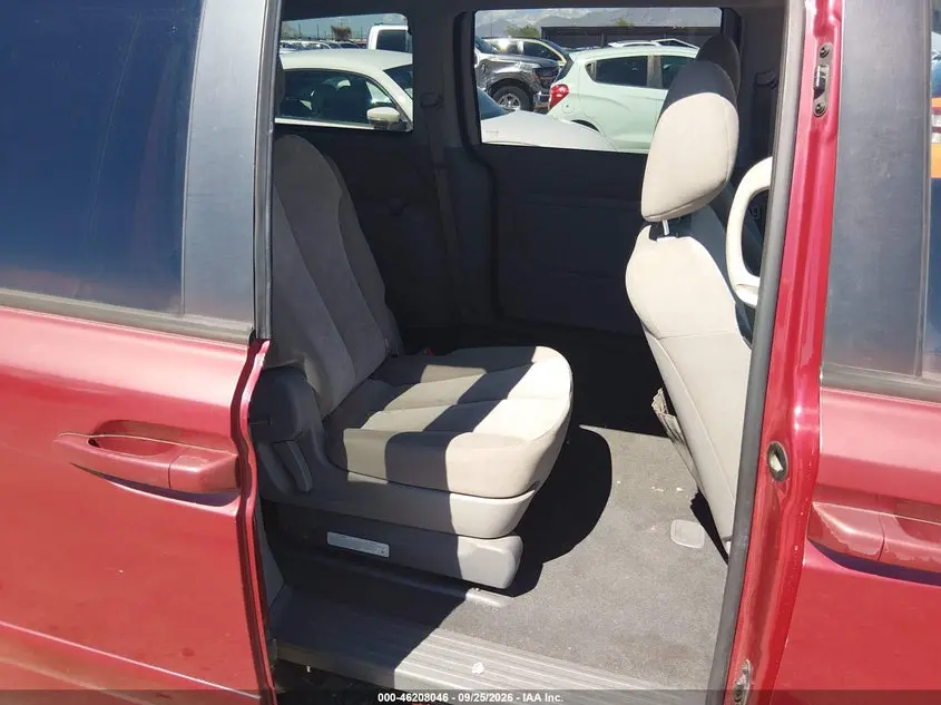 2014 KIA SEDONA LX