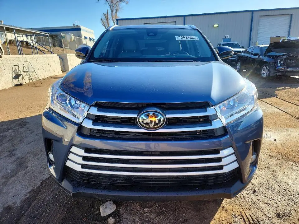 2019 TOYOTA HIGHLANDER SE  