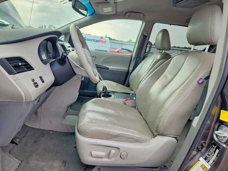2011 TOYOTA SIENNA LE  